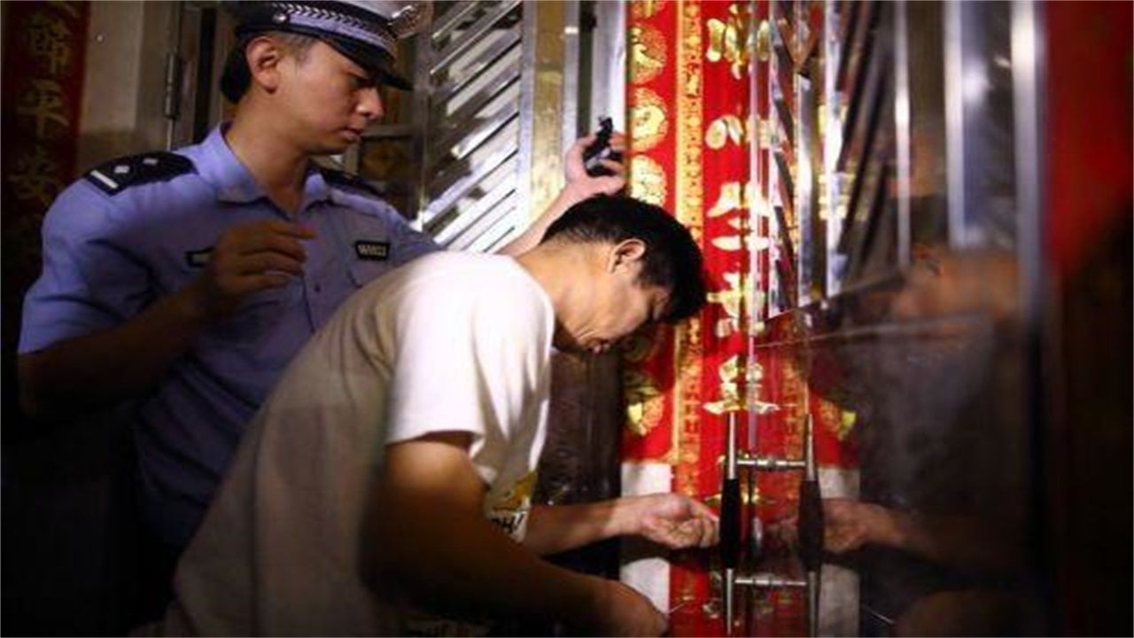 邵阳请开锁师傅开了锁后，师傅为什么一般都不进门，就算主人请也不进去？